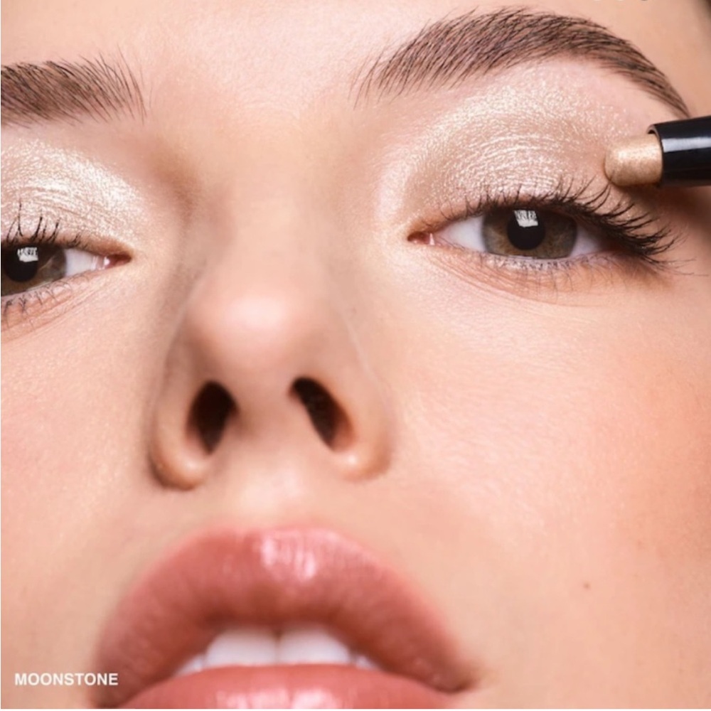 Bobbi Brown Shimmer Eye Shadow Stick - Champagne/Light Beige - Picture 2 of 5